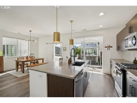 938 SW Adrian Terrace Beaverton OR 97005