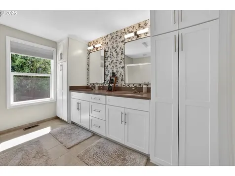 11824 SE Sunnycreek Lane Clackamas OR 97015