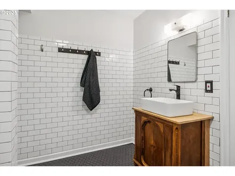 1915 NE 76th Avenue Portland OR 97213
