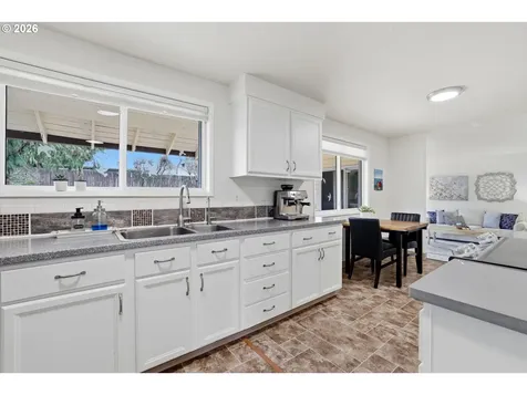939 Hazelwood Drive Oregon City OR 97045