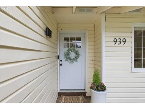 939 Hazelwood Drive Oregon City OR 97045