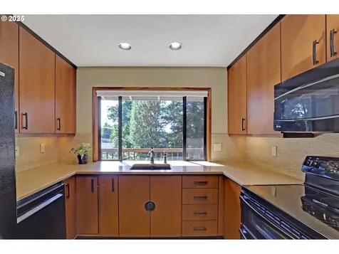 775 SW 84th Court Portland OR 97225