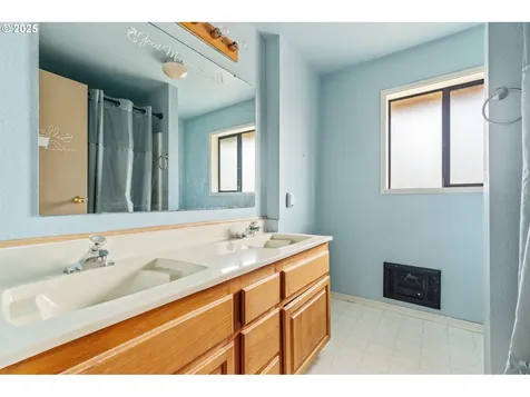 402 S Buckner Street Centralia WA 98531