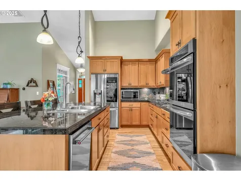 8803 SW 51st Avenue Portland OR 97219