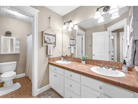 8803 SW 51st Avenue Portland OR 97219