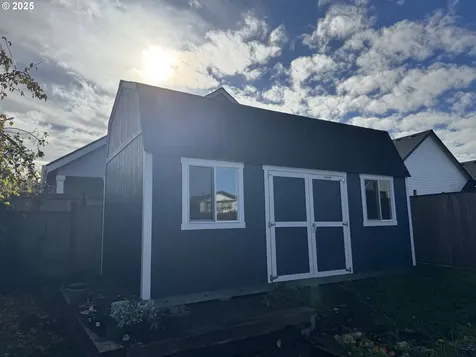 4015 Scenic Drive Eugene OR 97404