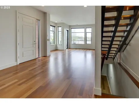 1716 NW Riverscape Street Portland OR 97209