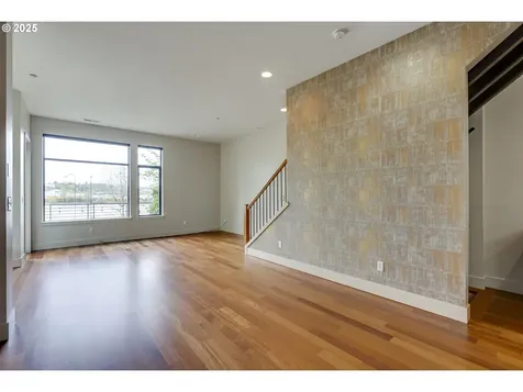 1716 NW Riverscape Street Portland OR 97209