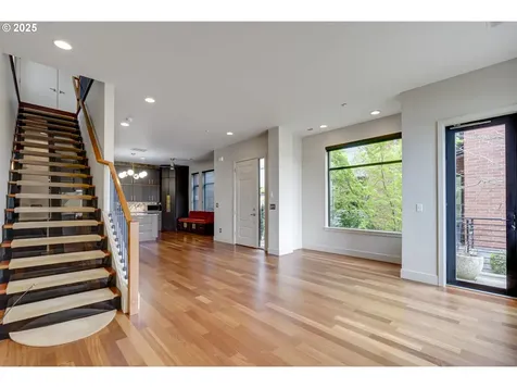 1716 NW Riverscape Street Portland OR 97209