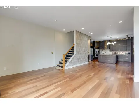 1716 NW Riverscape Street Portland OR 97209