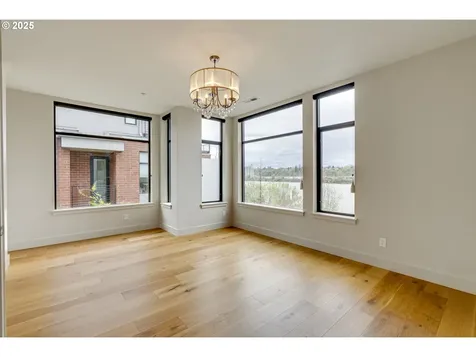 1716 NW Riverscape Street Portland OR 97209