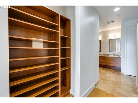 1716 NW Riverscape Street Portland OR 97209