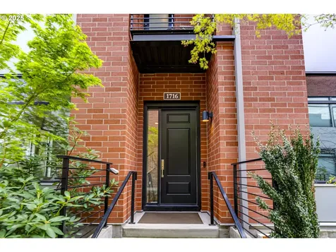 1716 NW Riverscape Street Portland OR 97209