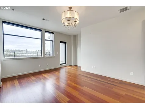 1716 NW Riverscape Street Portland OR 97209