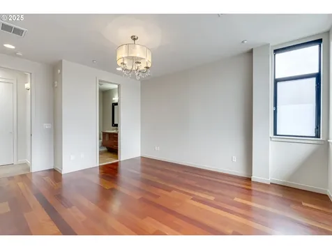 1716 NW Riverscape Street Portland OR 97209
