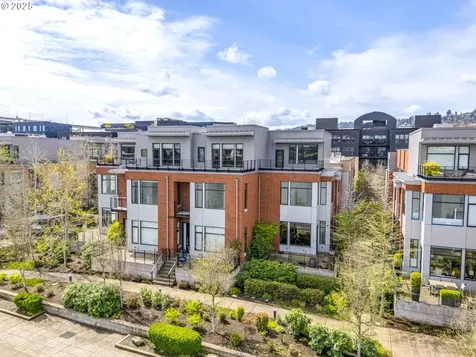 1716 NW Riverscape Street Portland OR 97209