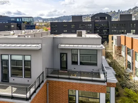 1716 NW Riverscape Street Portland OR 97209