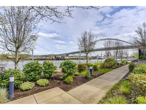 1716 NW Riverscape Street Portland OR 97209