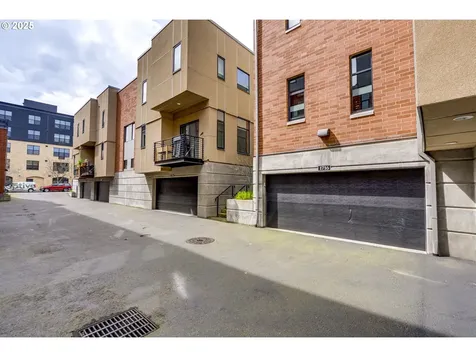 1716 NW Riverscape Street Portland OR 97209