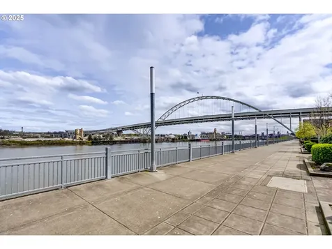 1716 NW Riverscape Street Portland OR 97209