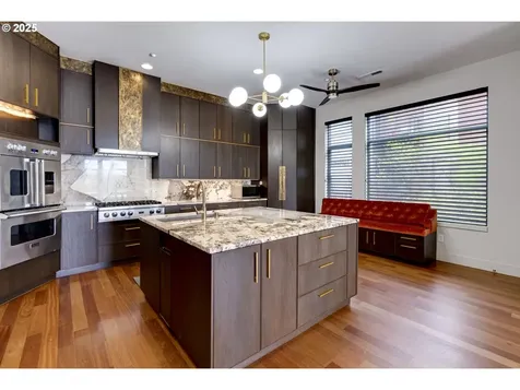 1716 NW Riverscape Street Portland OR 97209