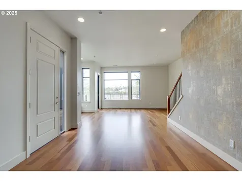 1716 NW Riverscape Street Portland OR 97209