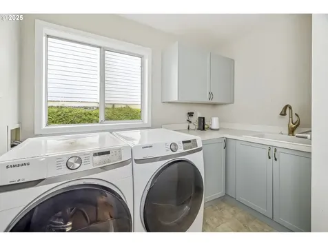 3715 SW 13th Avenue Portland OR 97239