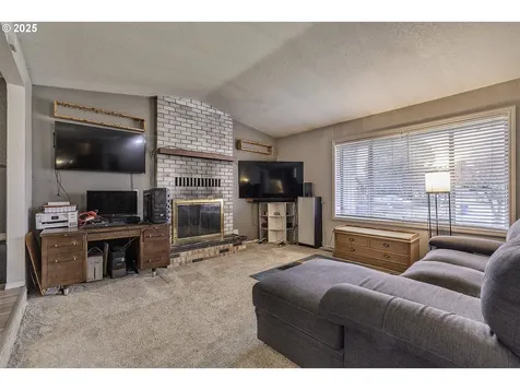 19820 NE Hassalo Court Portland OR 97230