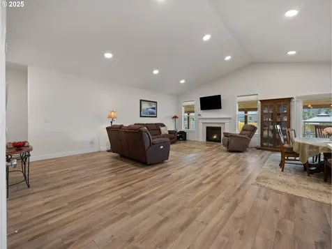 160 N Hezzie Lane Molalla OR 97038