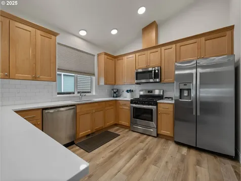 160 N Hezzie Lane Molalla OR 97038