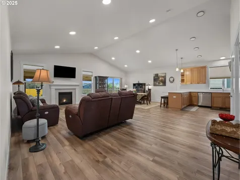160 N Hezzie Lane Molalla OR 97038