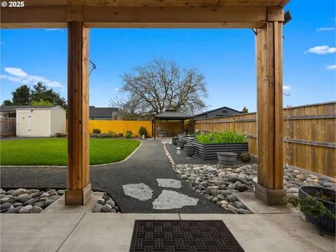160 N Hezzie Lane Molalla OR 97038