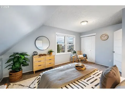 88 NE Ivy Street Portland OR 97212
