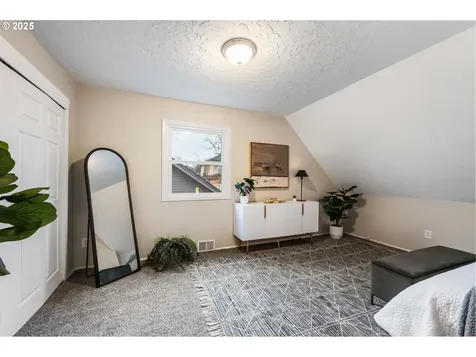 88 NE Ivy Street Portland OR 97212