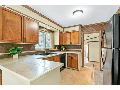 3730 Potter Street Eugene OR 97405