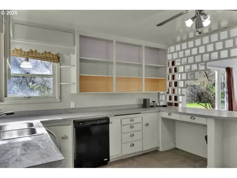 90136 Green Creek Road Deadwood OR 97430