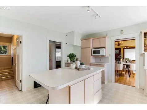 2423 SE Woodward Street Portland OR 97202