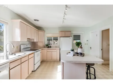2423 SE Woodward Street Portland OR 97202