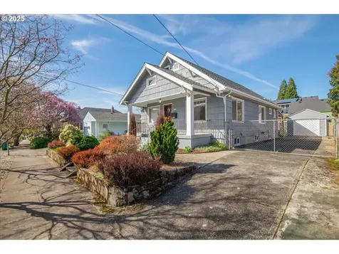 2423 SE Woodward Street Portland OR 97202