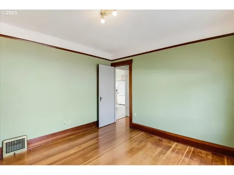 2423 SE Woodward Street Portland OR 97202