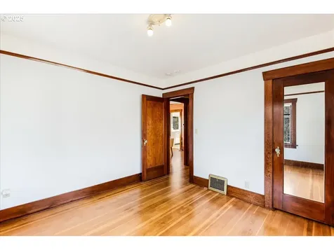 2423 SE Woodward Street Portland OR 97202