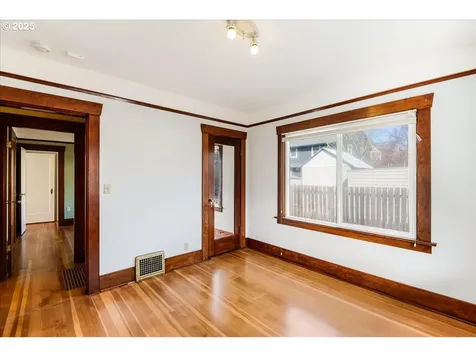2423 SE Woodward Street Portland OR 97202