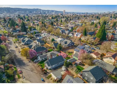 2423 SE Woodward Street Portland OR 97202