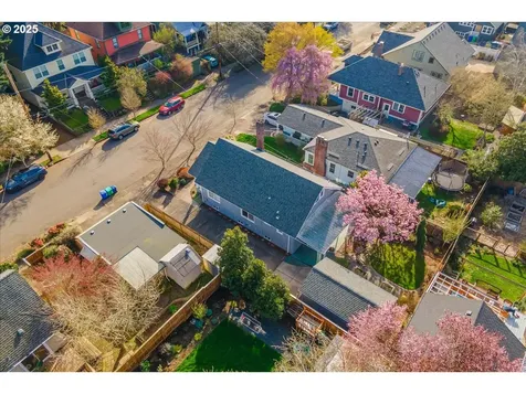 2423 SE Woodward Street Portland OR 97202