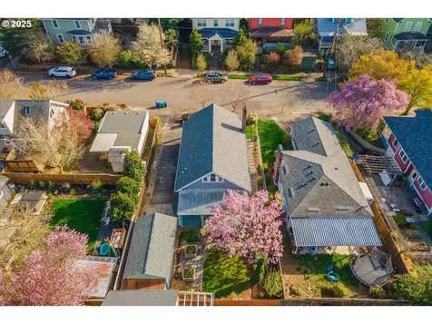 2423 SE Woodward Street Portland OR 97202