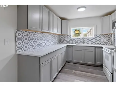 611 NE Pioneer Avenue Castle Rock WA 98611