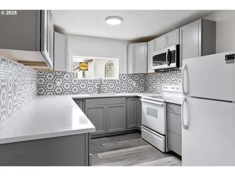 611 NE Pioneer Avenue Castle Rock WA 98611