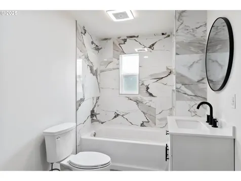 611 NE Pioneer Avenue Castle Rock WA 98611