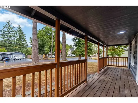 611 NE Pioneer Avenue Castle Rock WA 98611