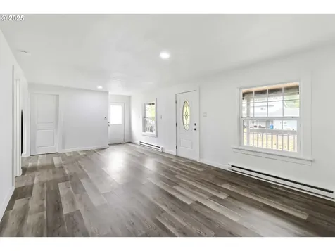 611 NE Pioneer Avenue Castle Rock WA 98611